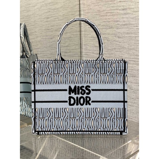 Tote book
