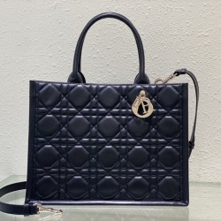 Tote book