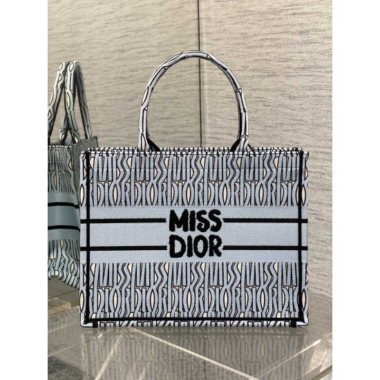 Tote book