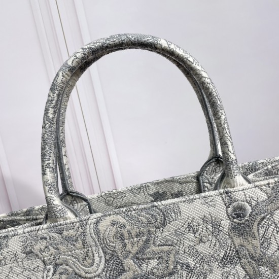 Tote book