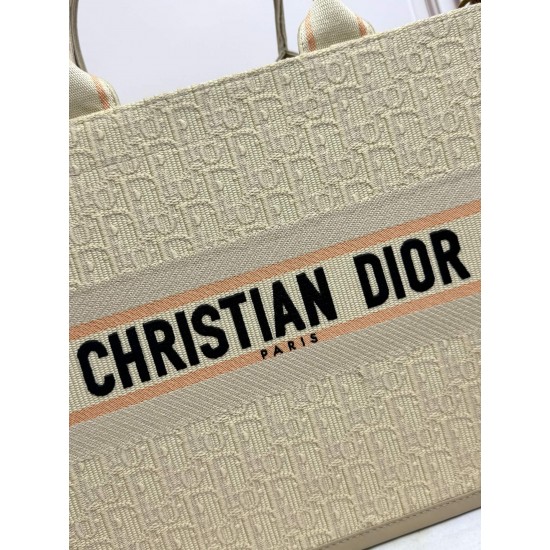 Tote book