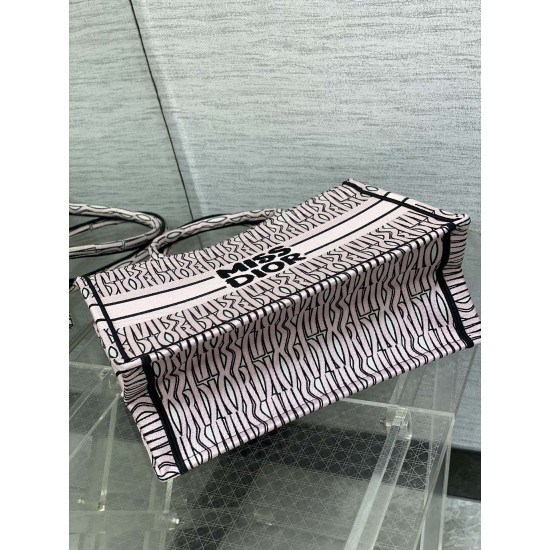 Tote book