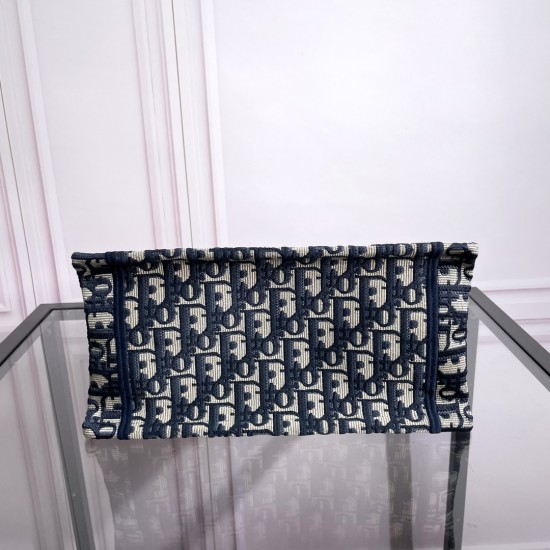 Tote book