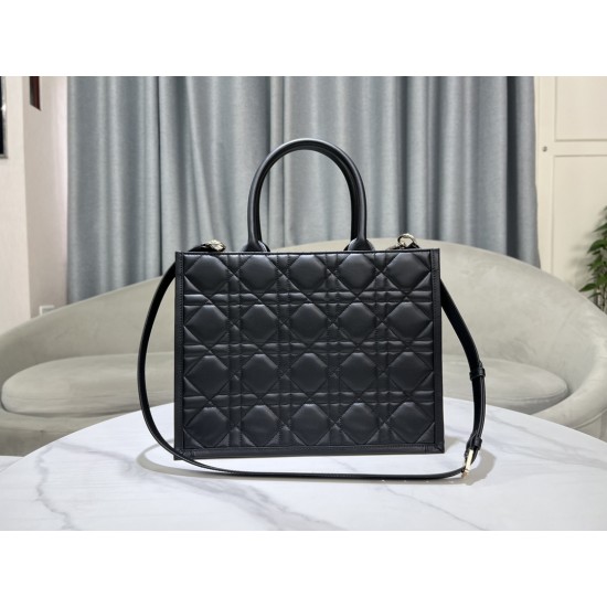 Tote book