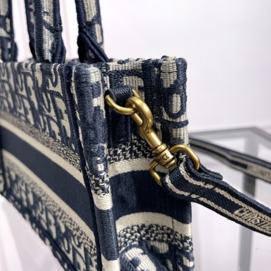 Tote book