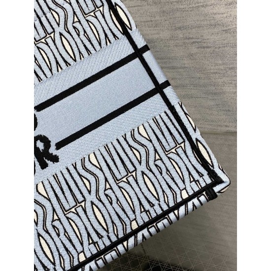 Tote book