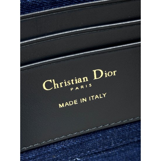 Tote book