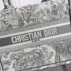 Tote book