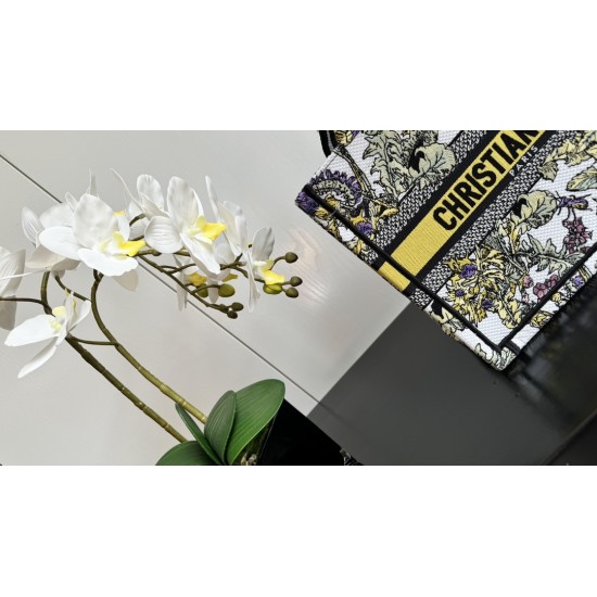 Tote book