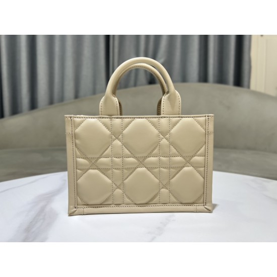 Tote book