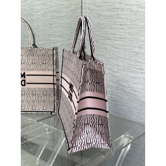 Tote book