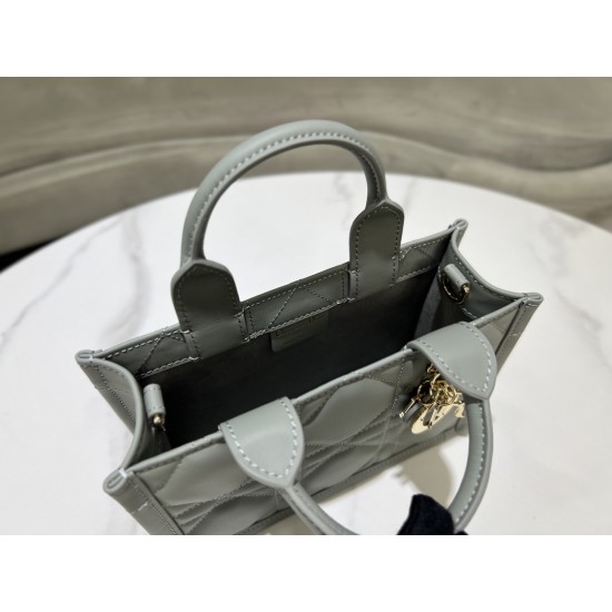 Tote book