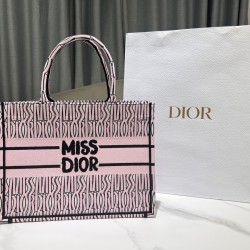 Tote book