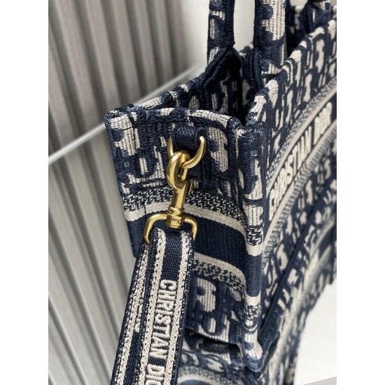 Tote book Tote book