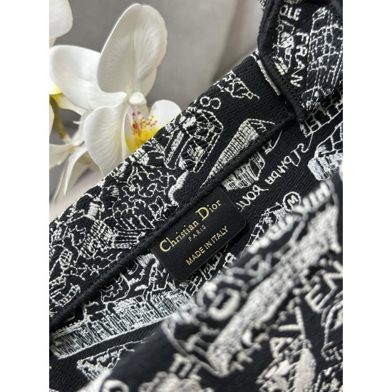 Tote book