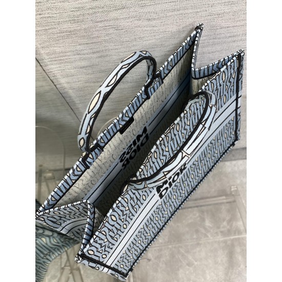Tote book