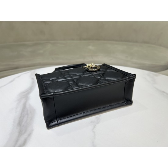 Tote book