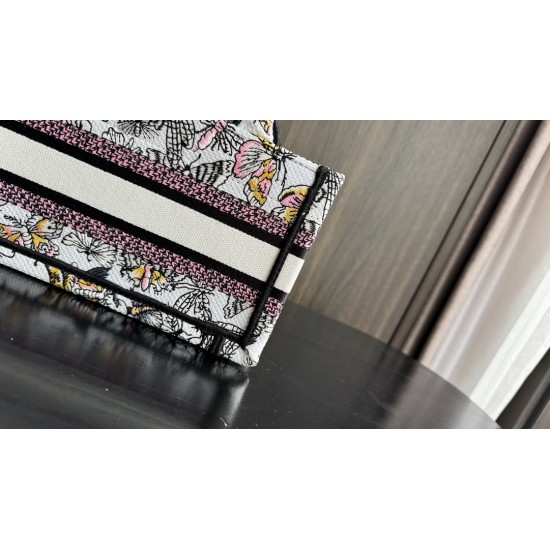 Tote book