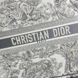 Tote book
