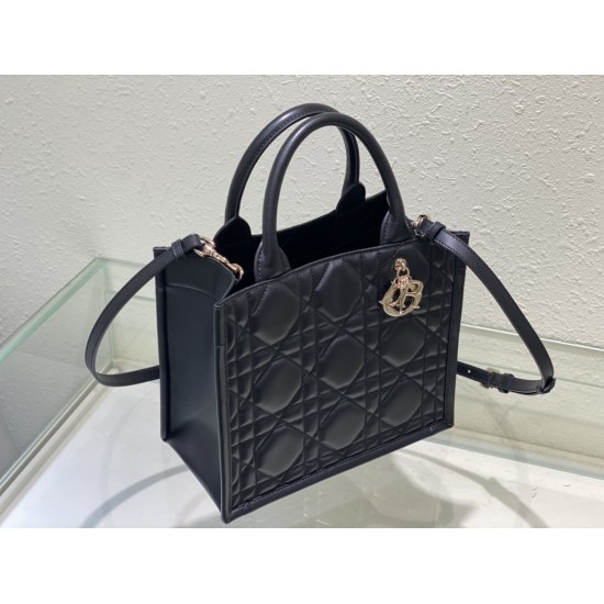 Tote book