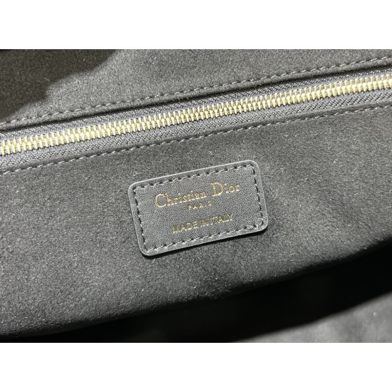 Tote book