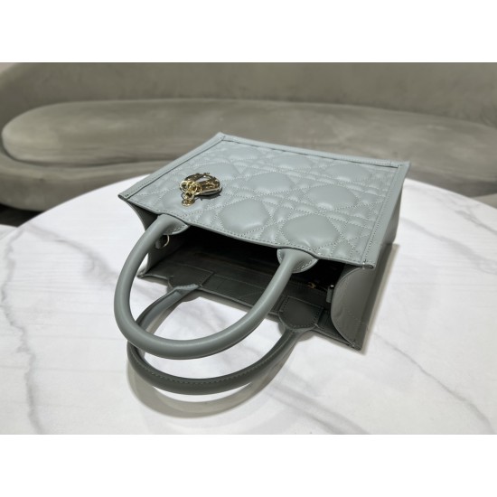 Tote book