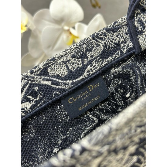Tote book