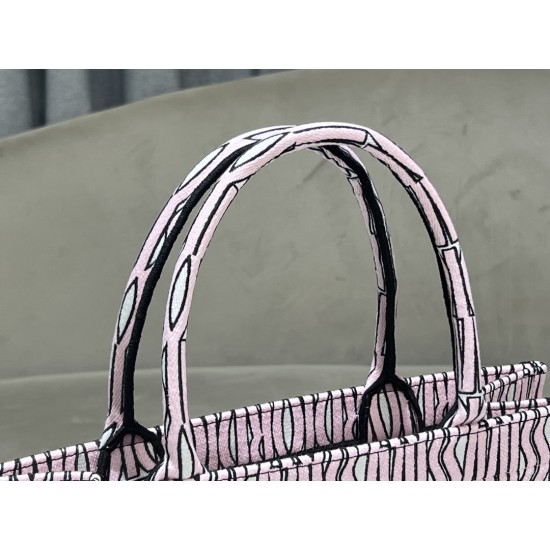 Tote book