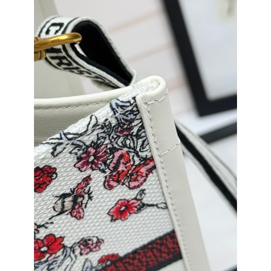 Tote book