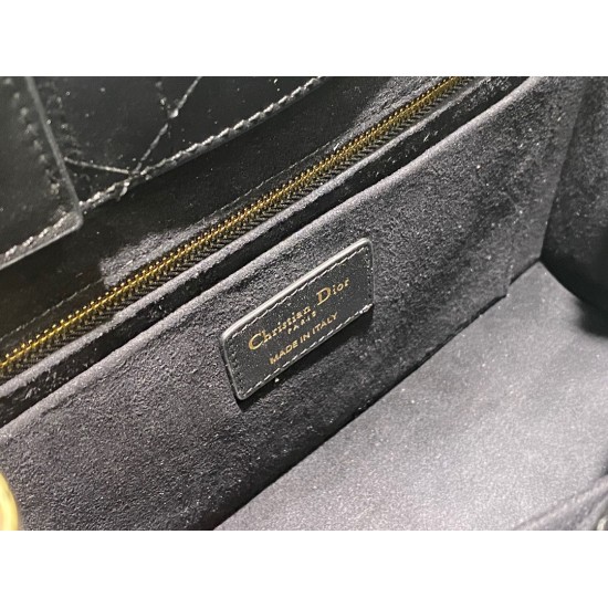 Tote book