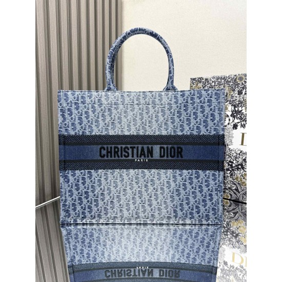Tote book