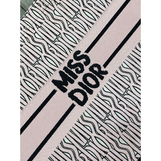 Tote book