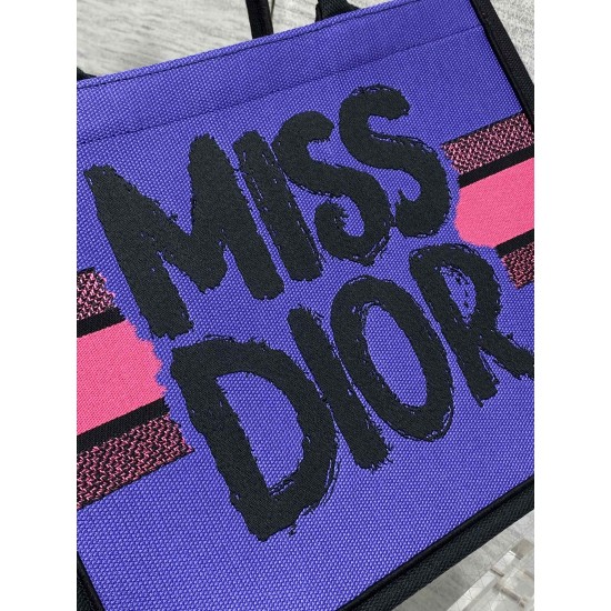 Tote book