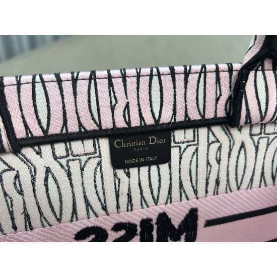 Tote book
