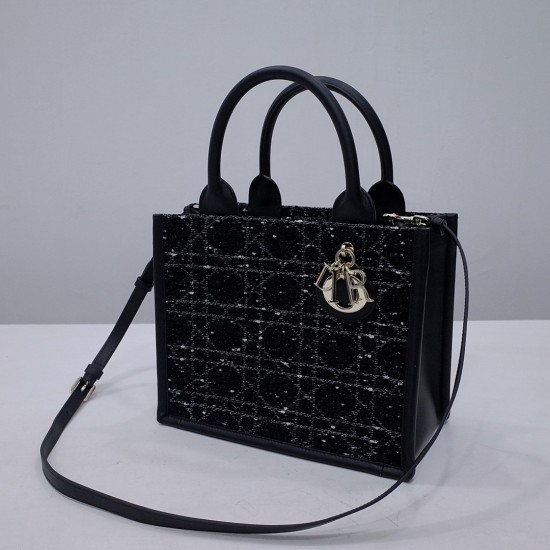Tote book