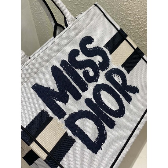 Tote book