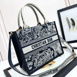 Tote book