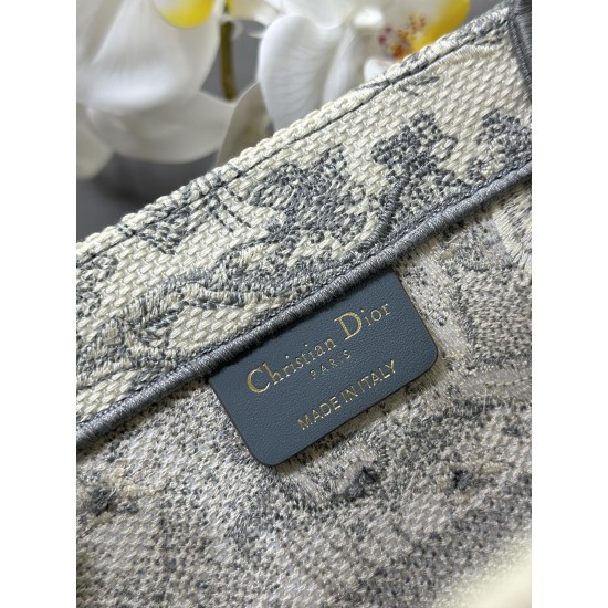 Tote book