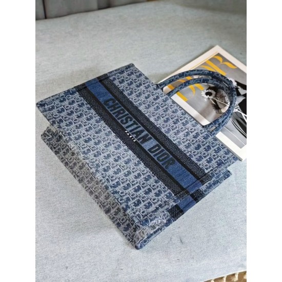 Tote book Tote book