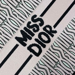 Tote book