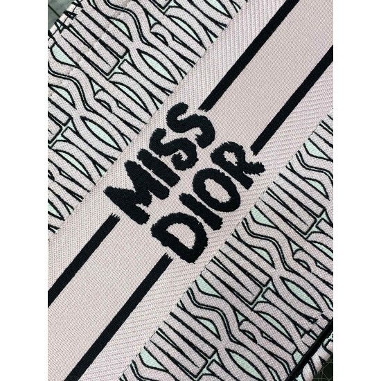 Tote book