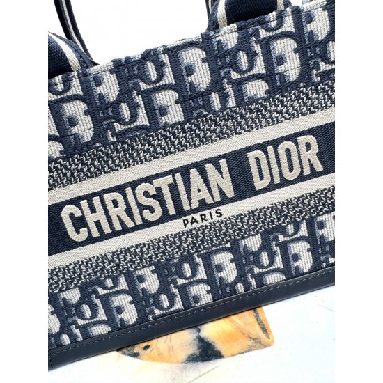 Tote book