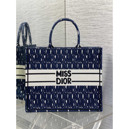 Tote book