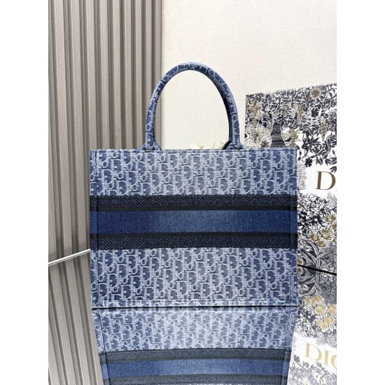 Tote book