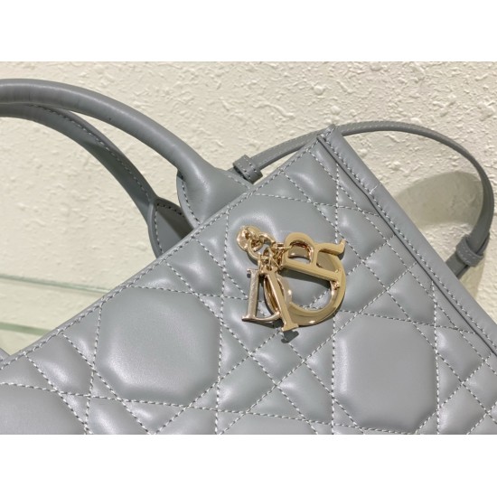 Tote book