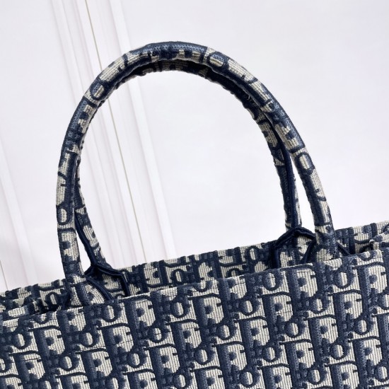 Tote book
