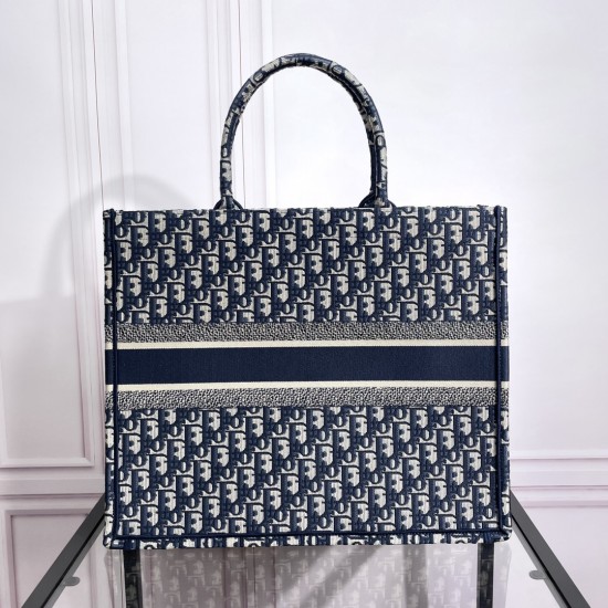 Tote book