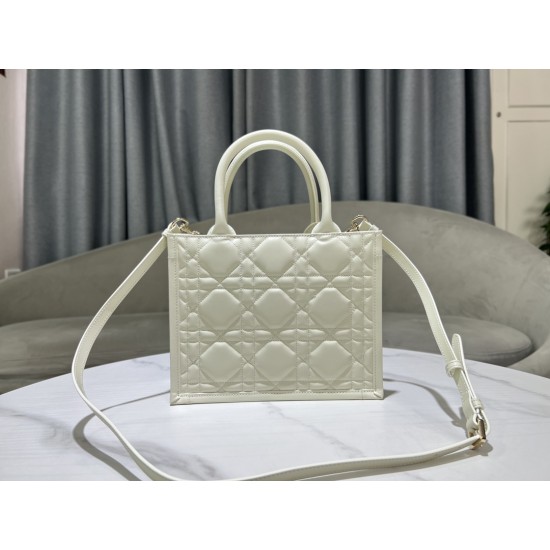 Tote book