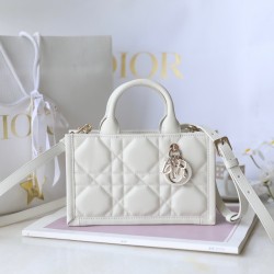 Tote book