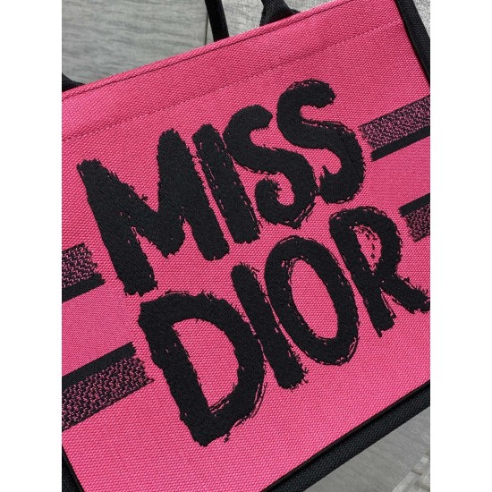 Tote book
